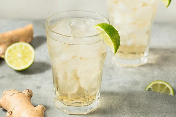 verre de ginger beer avec tranche de citron vert