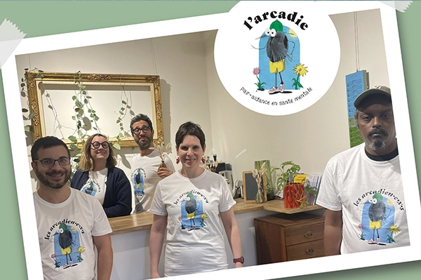 Personnes portant le tee-shirt pour la cours de l'Escalade